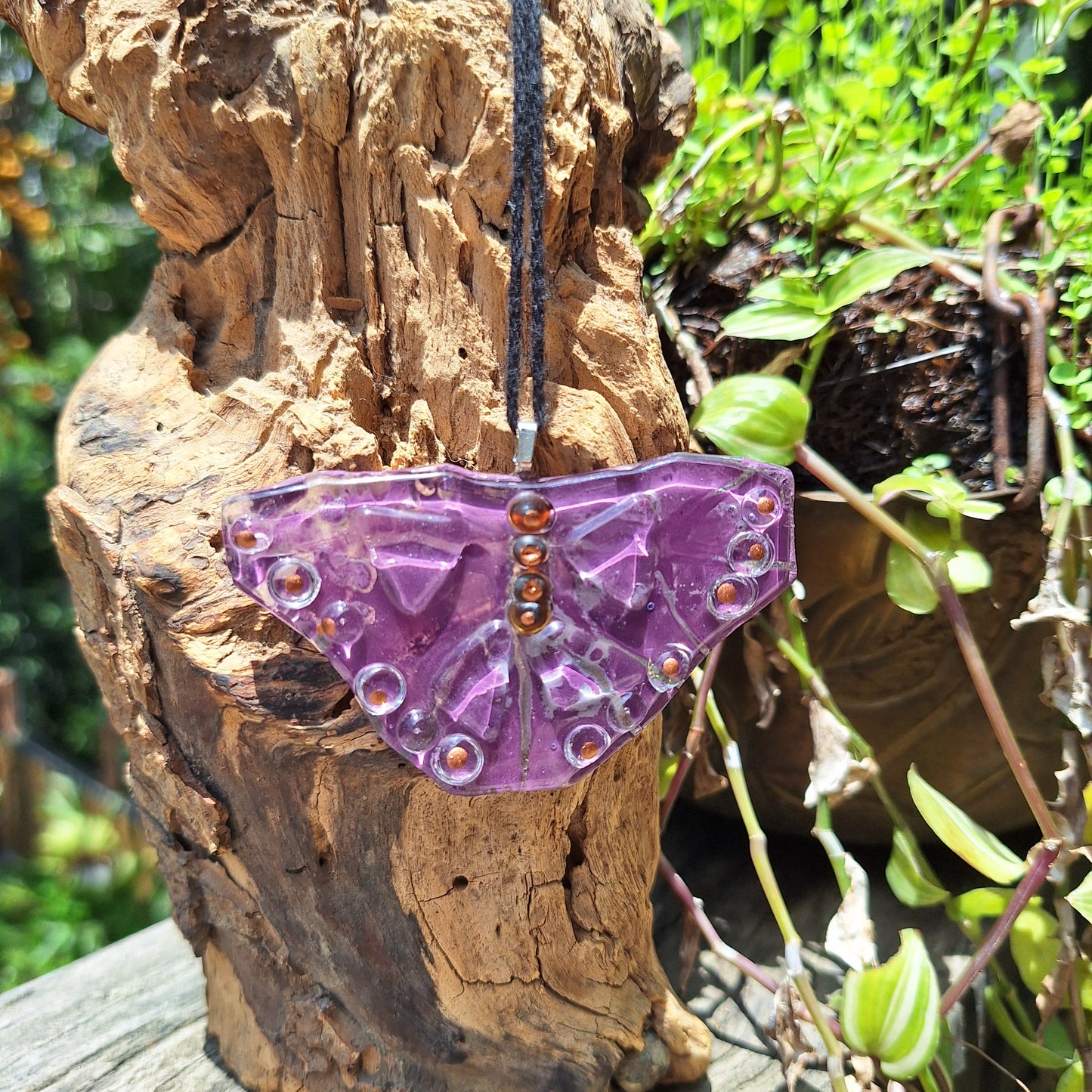 Dije mariposa morada