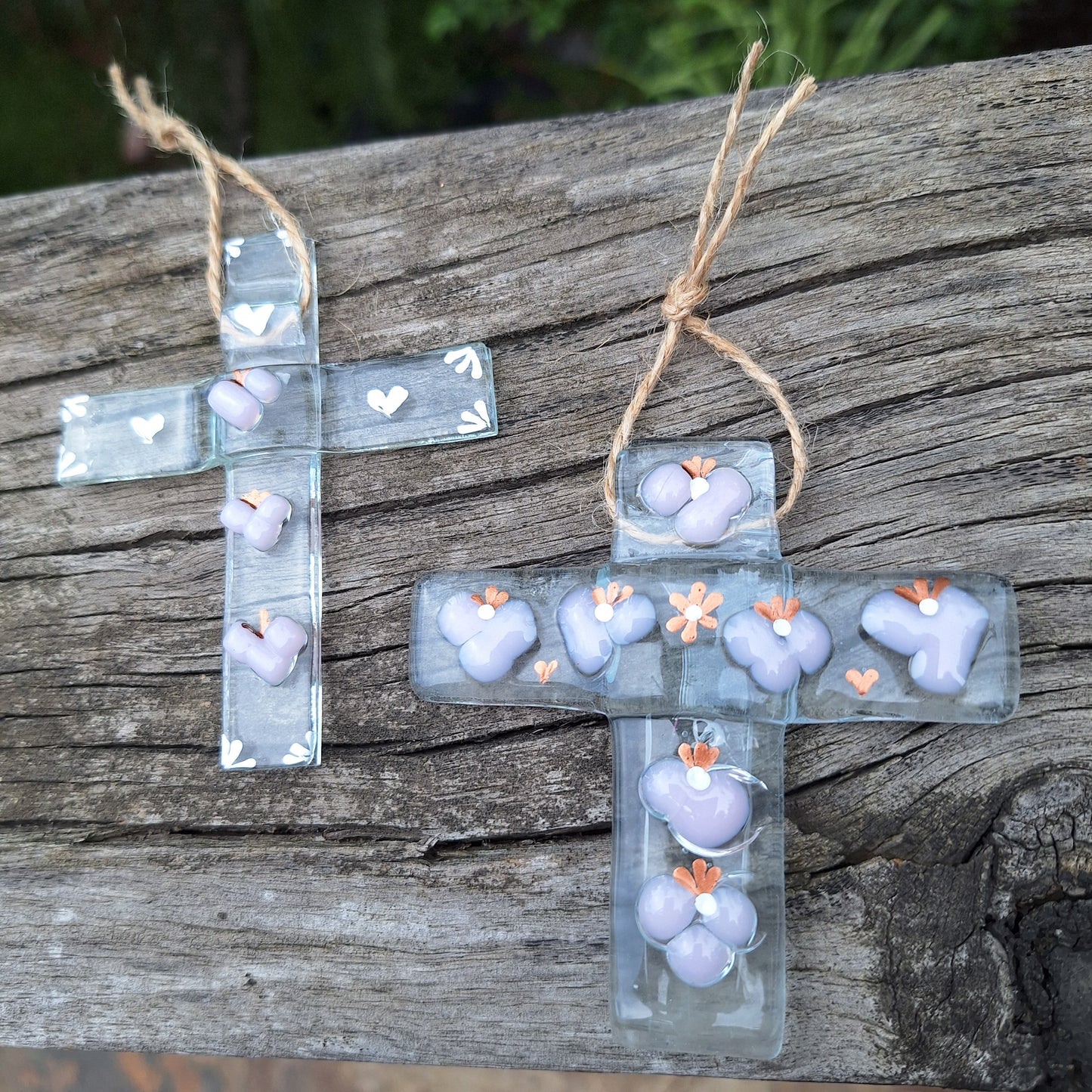 2 cruces de corazon rosa