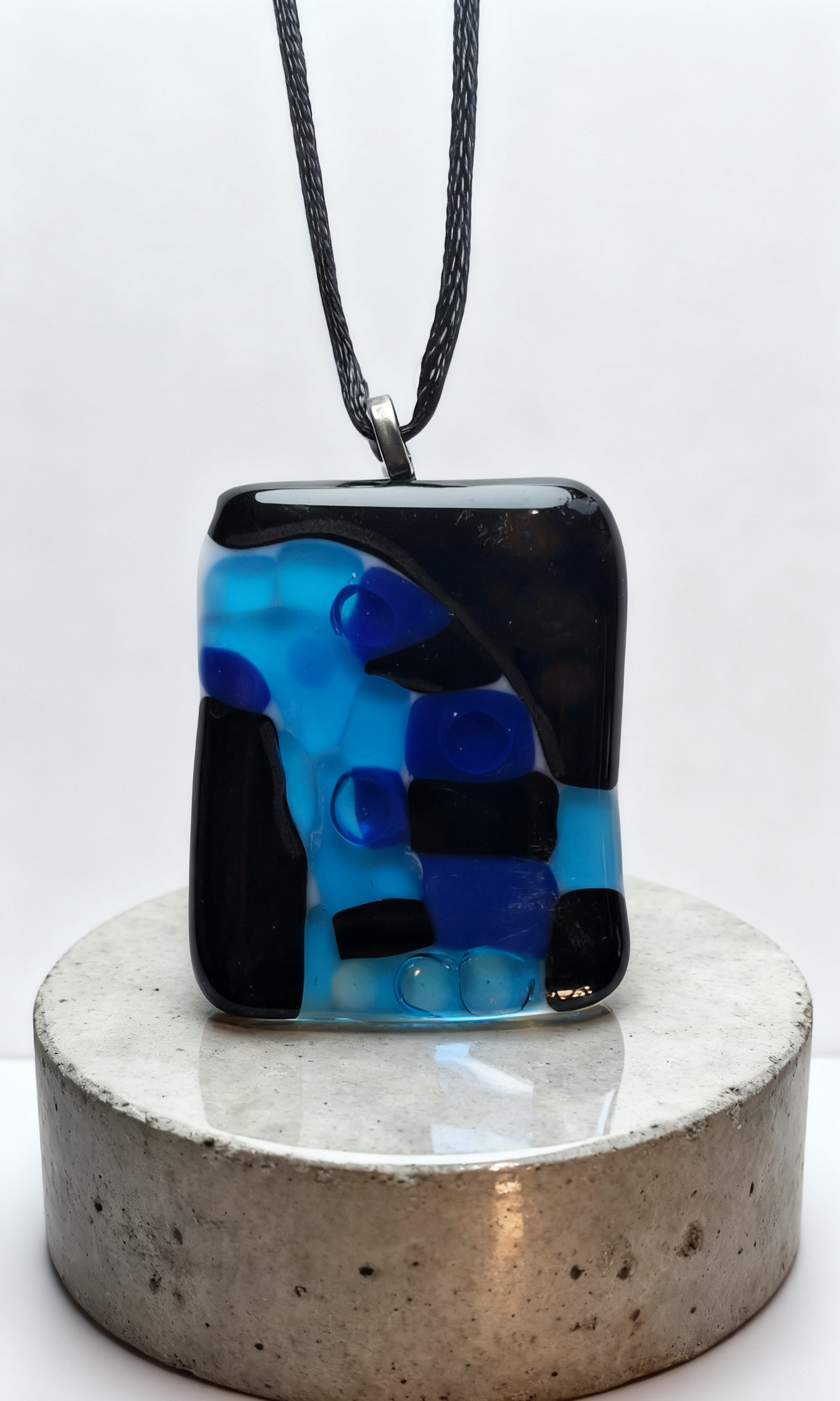Dije en azul