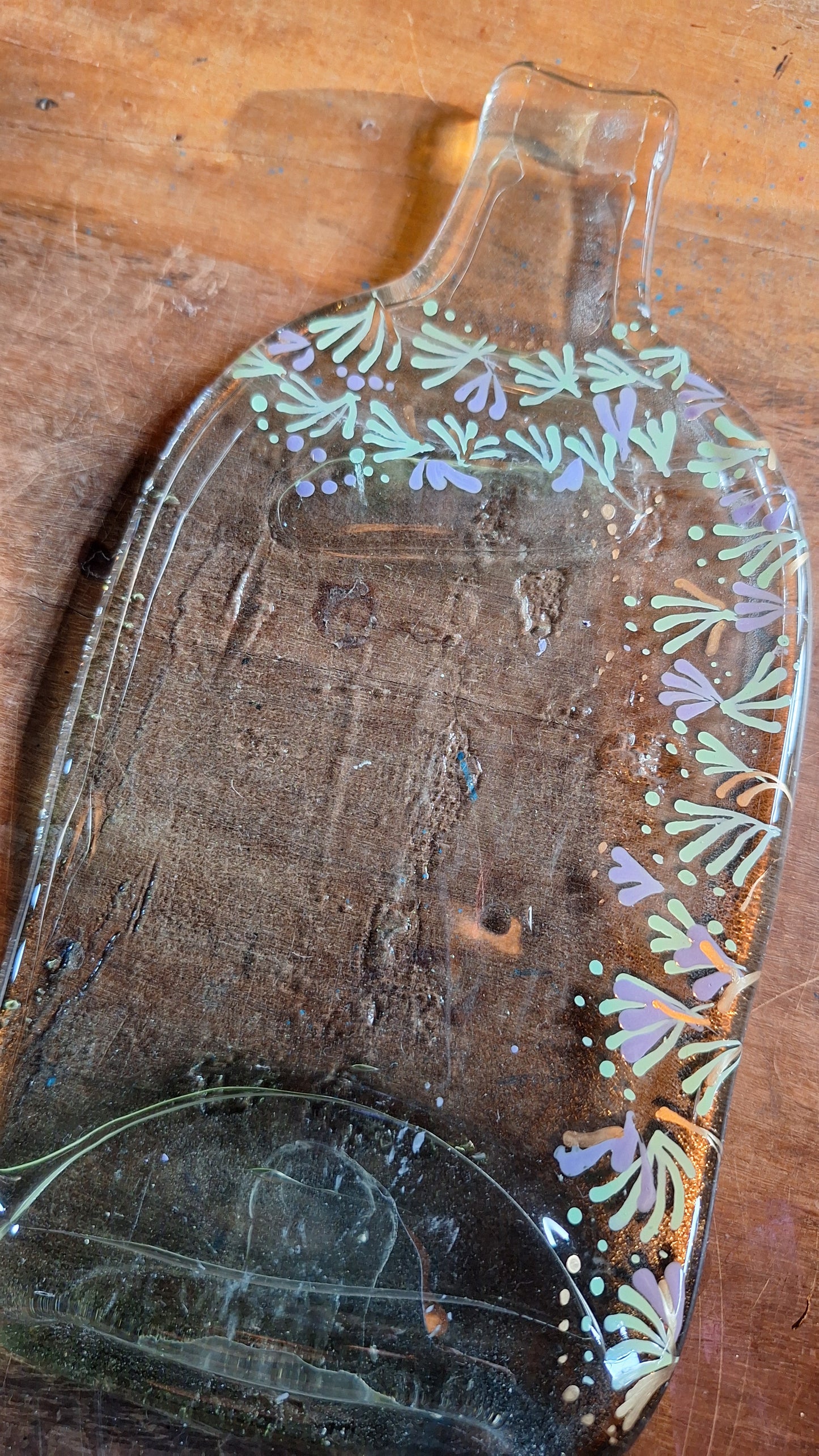 Platos de botellas aplanadas