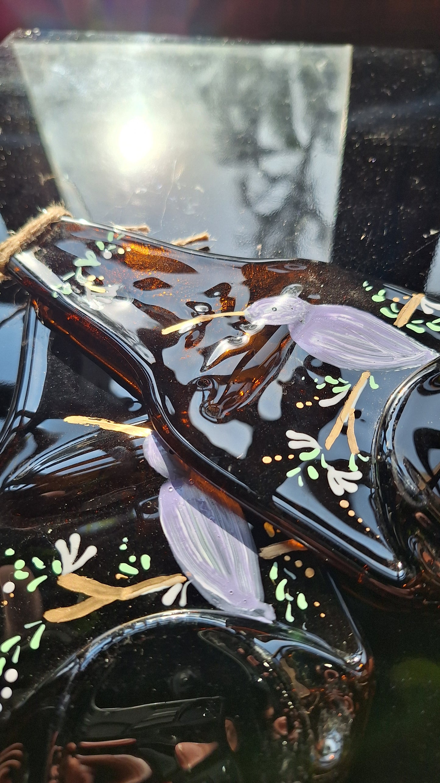 Platos de botellas aplanadas