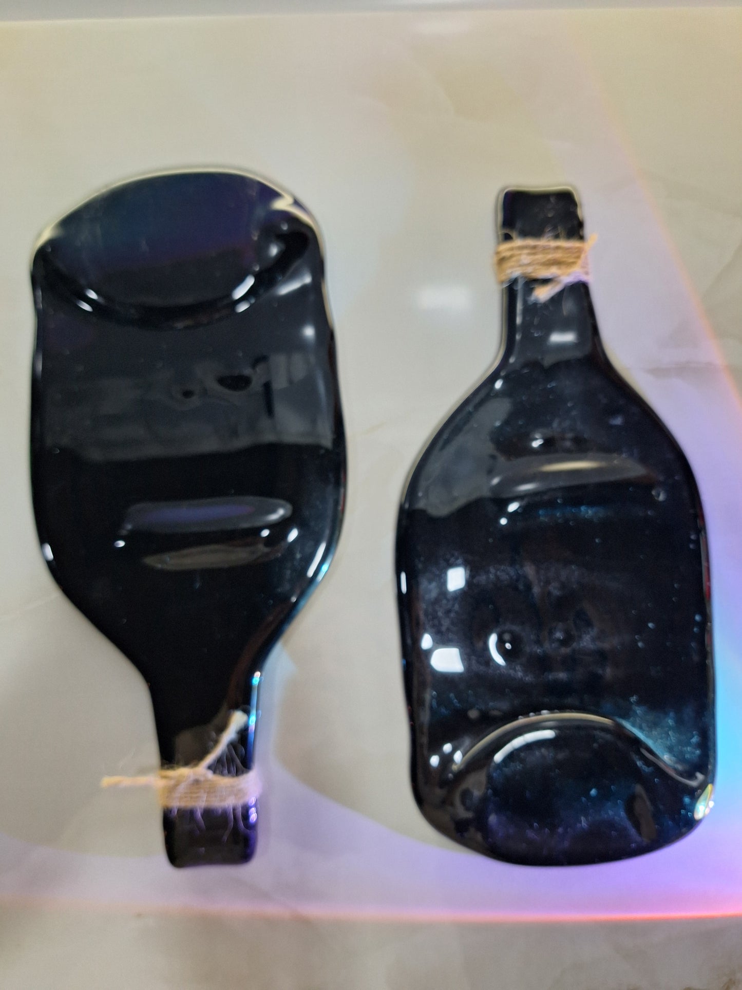 Platos de botella negra