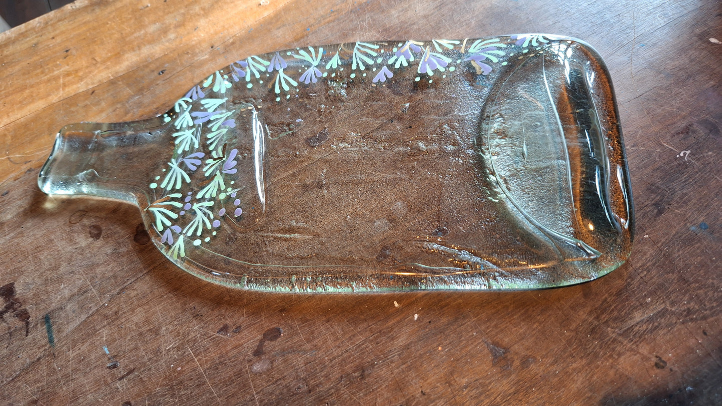 Platos de botellas aplanadas